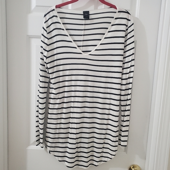 GAP Tops - Gap Women's Stripe V Neck Top Size Small